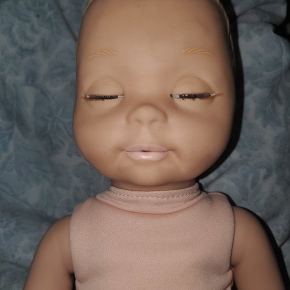 Luvabella Newborn Interactive Blond Baby Doll ~ Excellent Working Condition - Picture 2 of 7
